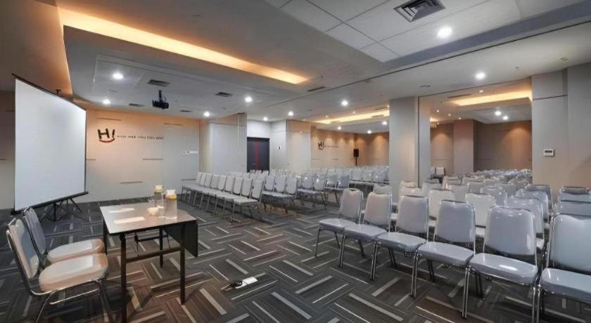 Hi Hotel Senen جاكرتا المظهر الخارجي الصورة